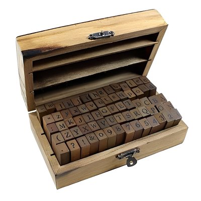 Набір дерев'яних штампів Літери і цифри 70 шт в скриньці 15X8X5 см (УЦІНКА)