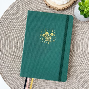 Блокнот в крапку А5 для Bullet Journal Зелений Гриби з сріблястим зрізом 80 аркушів 180 г/м² (BUKE-043)